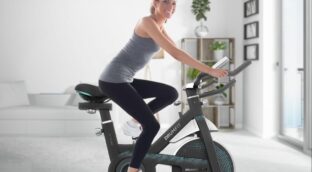 La bicicleta estática perfecta para cumplir tus propósitos de Año Nuevo sin moverte de casa ¡por menos de 120€!