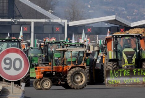 Los agricultores de media Europa estallan contra la agenda verde impuesta por Bruselas