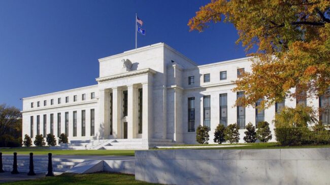 La Reserva Federal mantiene los tipos entre el 5,25% y el 5,5% por cuarta reunión consecutiva