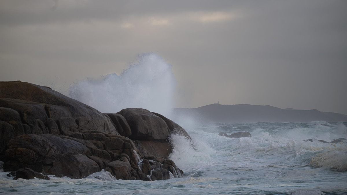 Suben las temperaturas en toda la península y la mitad norte tiene avisos por lluvias, olas o viento