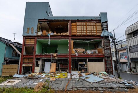 Japón registra una nueva réplica de 4,9 tras el terremoto de 7,6 que ha dejado 64 muertos