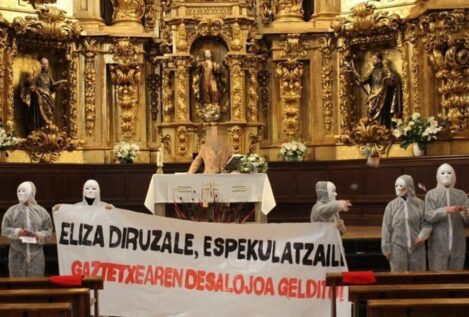 Dos abertzales 'okupan' un local parroquial en Zestoa y el alcalde insta a la Iglesia a cederlo
