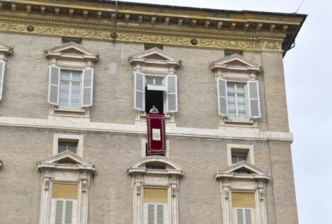 Excomulgan a un sacerdote italiano por afirmar que el cónclave que eligió al Papa no fue válido