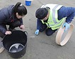 Asturias doblará los efectivos para retirar los pellets presentes en toda la costa