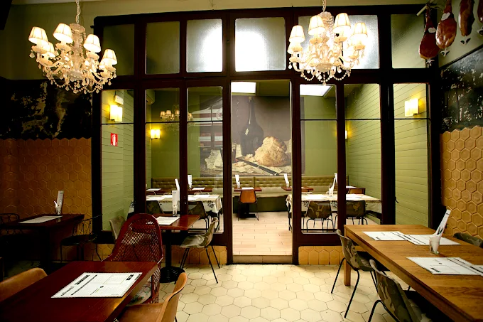 Sala del restaurante Olivetti Tapas & Molletes, Tarrasa. 
Olivetti Tapas & Molletes