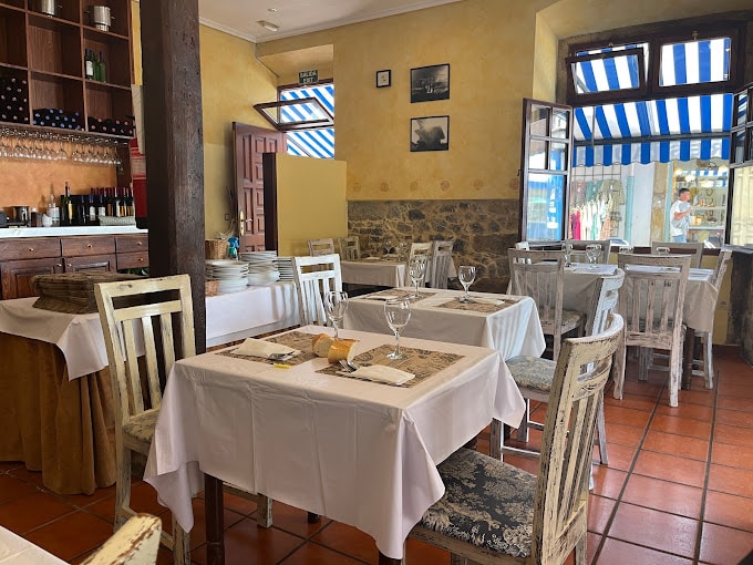 Sala del restaurante El Repollu, Ribadesella. 
Jose L. Tavira
