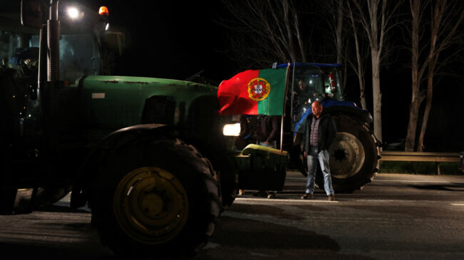 El conflicto del campo se extiende: agricultores portugueses cortan la frontera con España