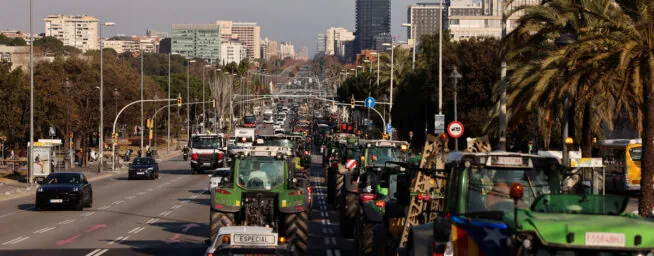 La protesta del campo va a más: los tractores toman Barcelona entre bloqueos y detenciones