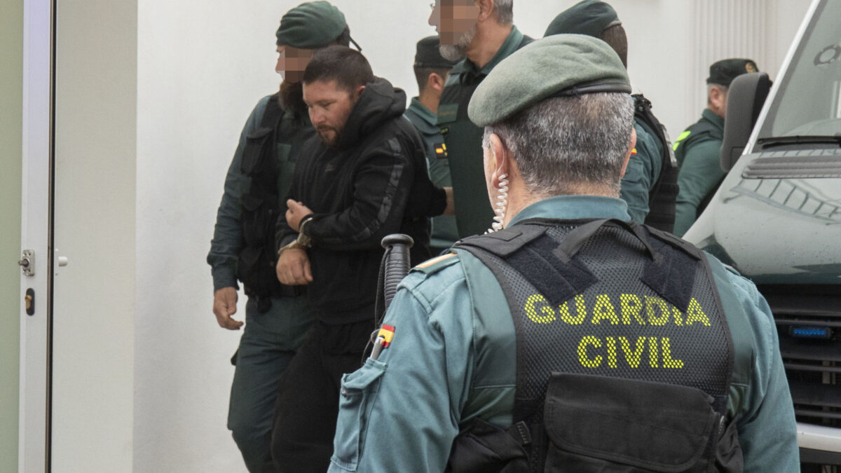 Tres guardias civiles heridos por una reyerta entre clanes del narco en el cuartel de Barbate