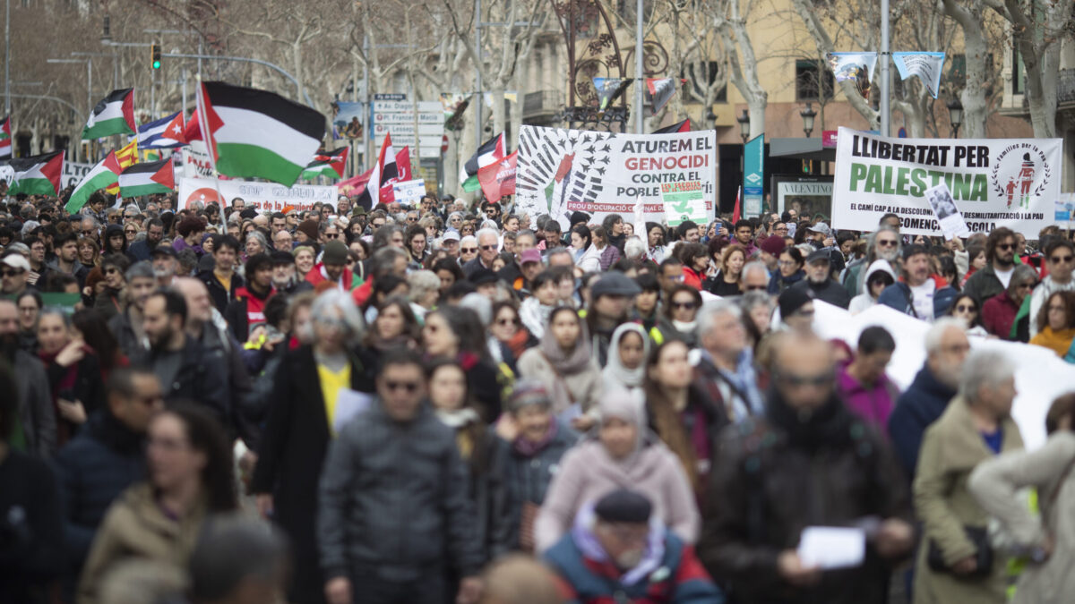 Unas 4.500 personas se manifiestan en Barcelona por el fin del «genocidio» en Palestina