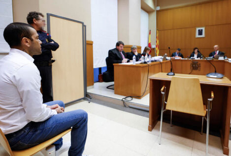 Arranca el juicio a Dani Alves, acusado de agresión sexual a una joven en Barcelona