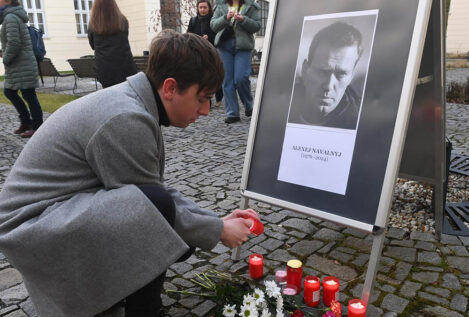 El embajador español en Moscú asiste al entierro de Navalni