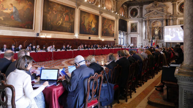 La Mesa del Congreso rechaza que la Comisión de Venecia trate la amnistía con el letrado mayor