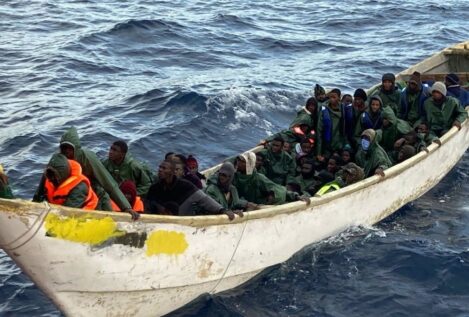 La UE alerta de que la inmigración en Canarias crece un 510% mientras cae en otros países