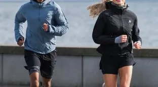 Evita el frío y la incomodidad del viento con  las mejores chaquetas cortavientos