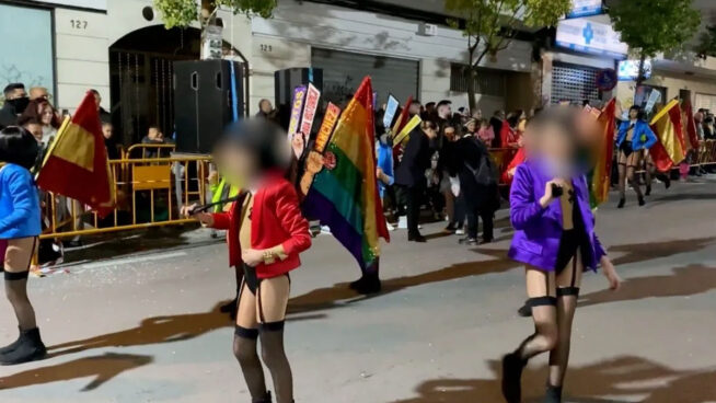 Denuncian el carnaval de Torrevieja por exhibicionismo y corrupción de menores
