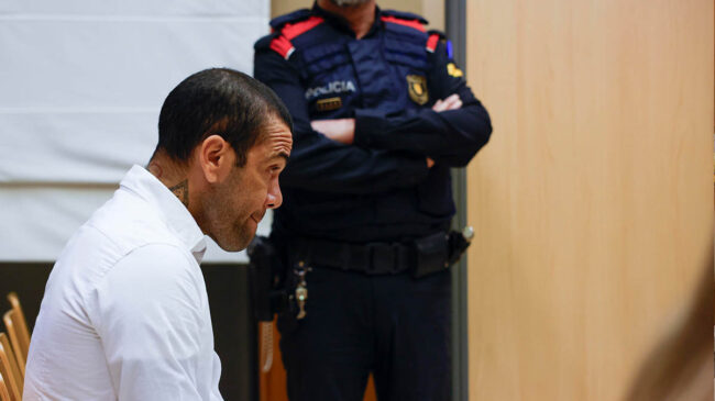 Dani Alves saldrá en libertad si paga un millón de euros, pero no podrá abandonar España