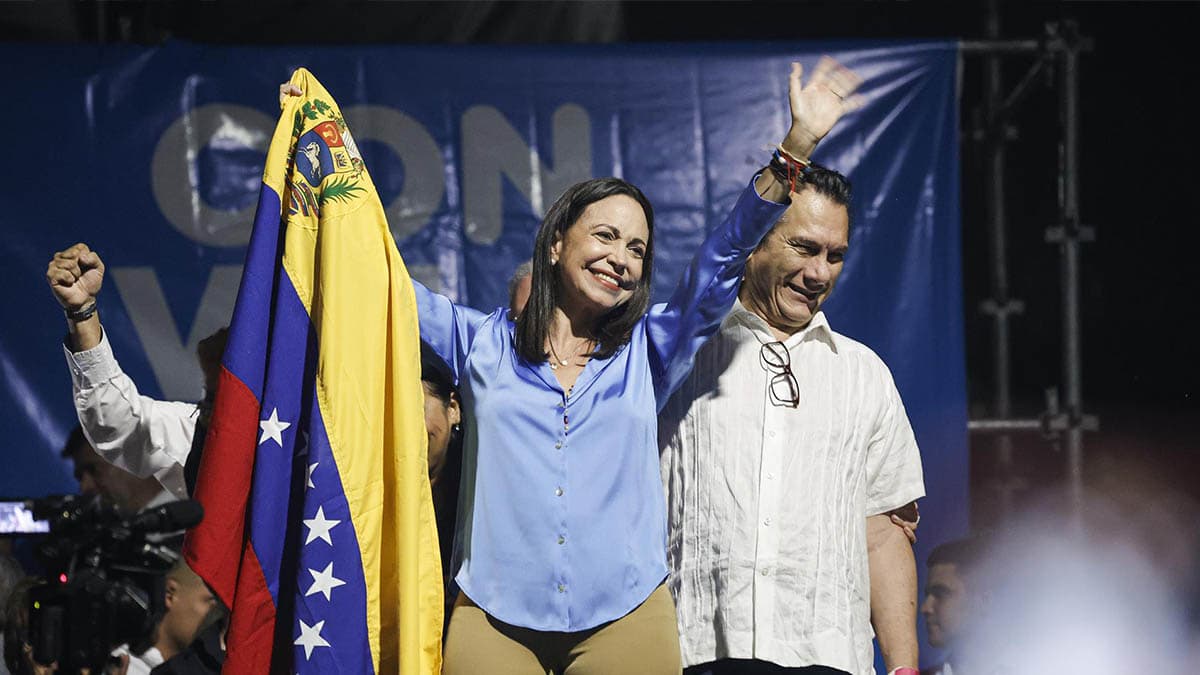 La Eurocámara condena la inhabilitación de Machado y pide más sanciones contra Maduro