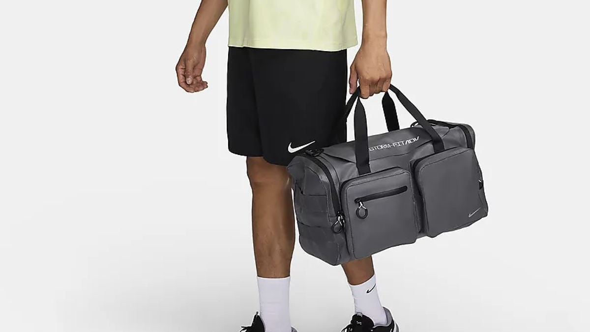 ¡Chollo para ir al gym!: Nike rebaja esta original bolsa de deporte y ahora tiene un precio top