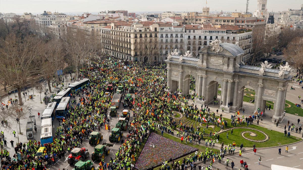 Así han sido las protestas de los agricultores en Madrid |  Los agricultores se retiran de la capital tras una protesta «histórica»