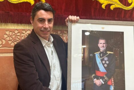 El PP regala hoy un retrato del Rey a la alcaldesa del PSC de Rubí para que cumpla la ley