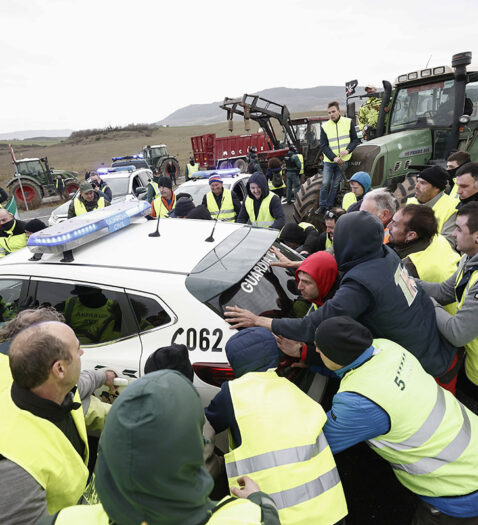 Los agricultores toman las principales ciudades en una 'tractorada' multitudinaria