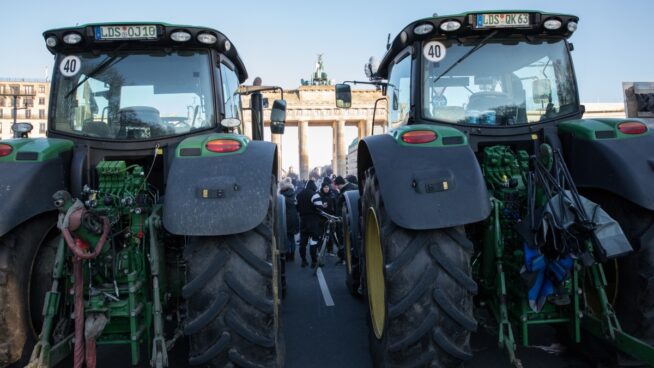 Por qué protestan los agricultores europeos y qué exigen a Bruselas para poner fin al bloqueo