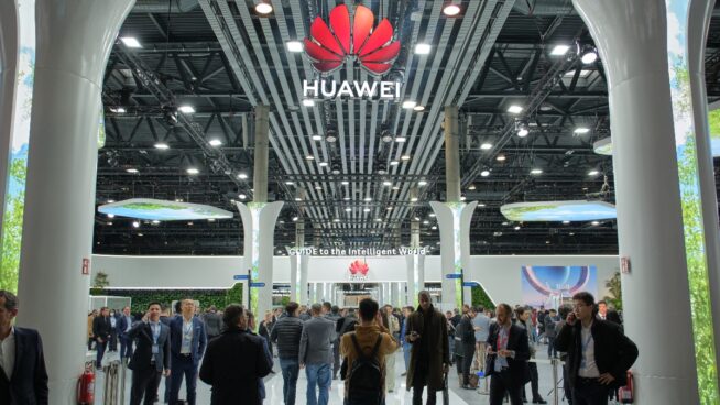 El Gobierno escenifica su reconciliación con Huawei y ZTE tras abortar la lista de vetados 5G