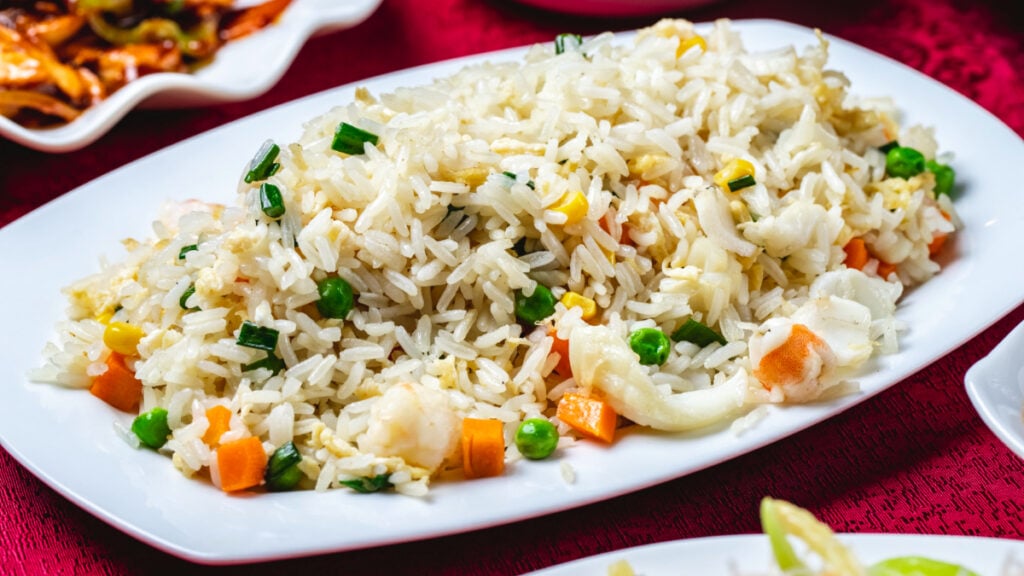 Un arroz blanco con verduras