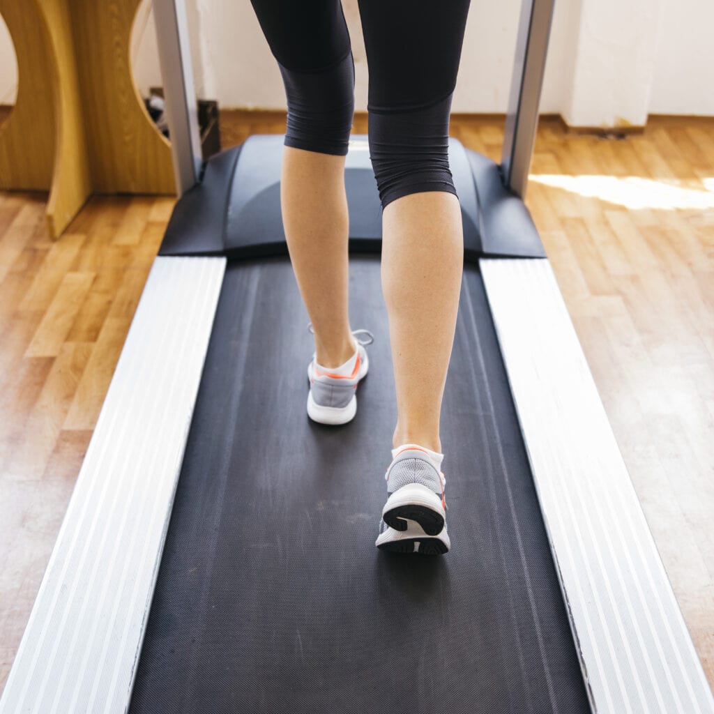How to lose weight by walking on a treadmill;  how to walk fast
