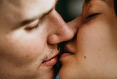 Día Internacional del beso: estos son sus beneficios según un sexólogo