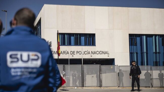 Marlaska es recibido al grito de «¡dimisión!» en la inauguración de una comisaría de Zaragoza