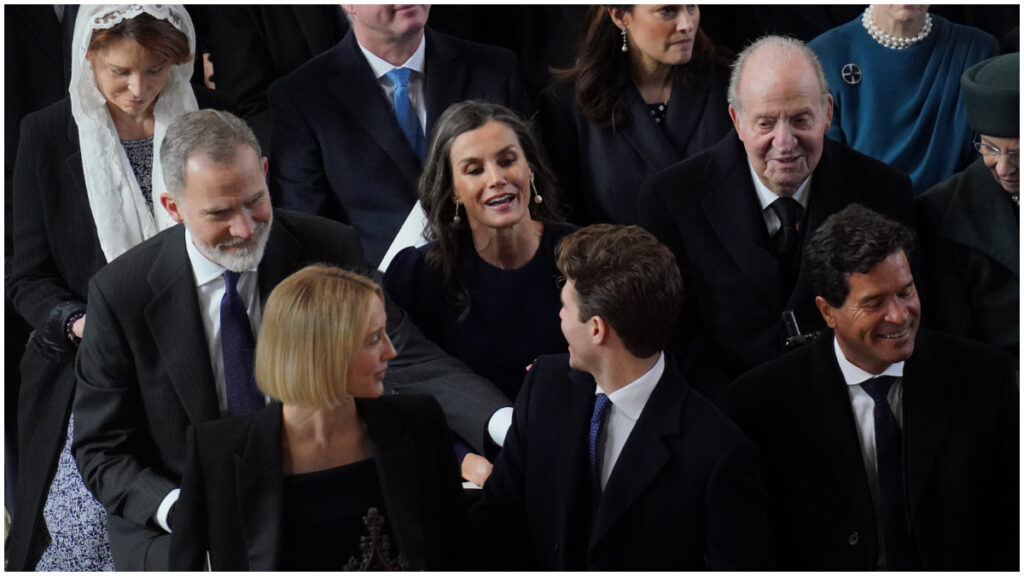 La complicidad entre los reyes Felipe y Letizia con Juan Carlos.