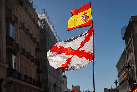 La Policía tomará medidas tras la exhibición de la bandera de Borgoña en una comisaría canaria