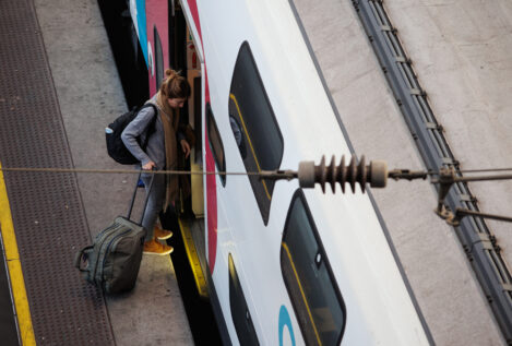 Renfe cancela más de 300 trenes de larga, media distancia y Cercanías por la huelga