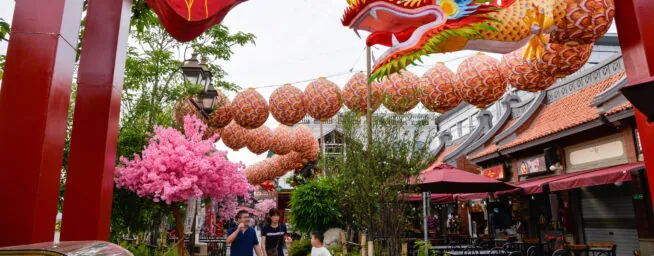 ¿Vencerá el camello de petróleo al dragón de madera?