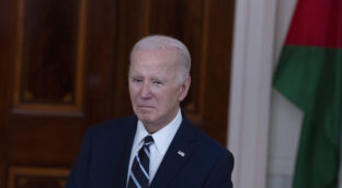 La entrada de inmigrantes ilegales en EEUU con Biden casi triplica la de la era Trump
