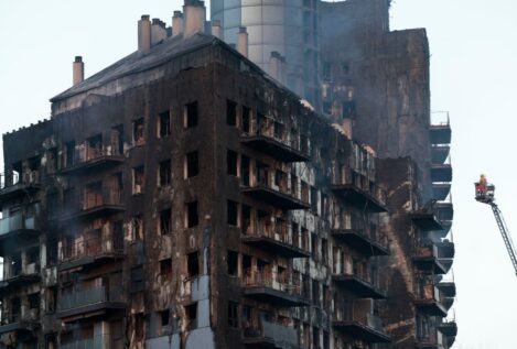 Así ha sido el día después al gran incendio que asoló el edificio de Valencia
