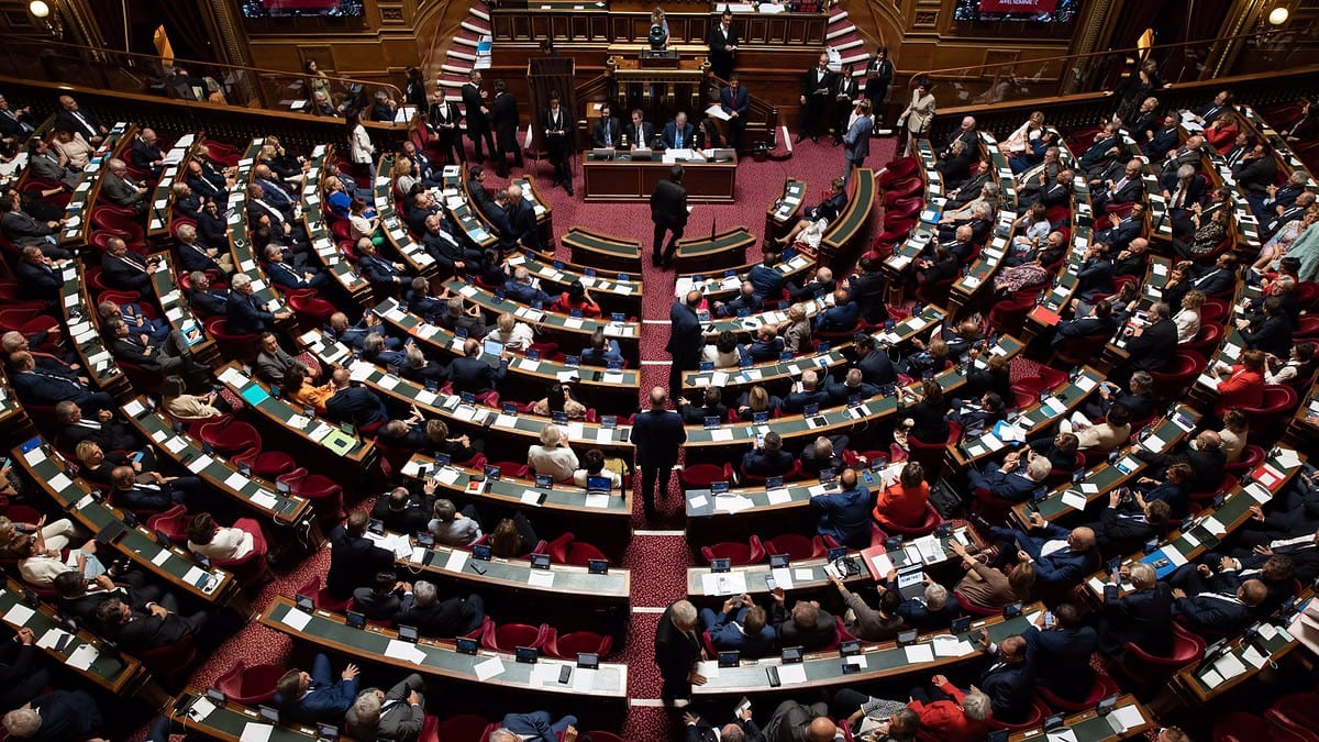 El Senado francés da ‘luz verde’ a incluir el derecho al aborto en la Constitución