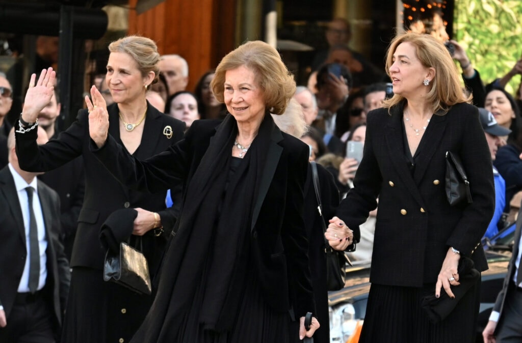 La reina Sofía y sus hijas en el funeral de Constantino de Grecia el año pasado. 