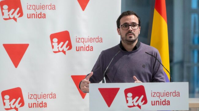 El silencio de Díaz y la furia de Podemos fuerzan a Garzón a recular: «Le pusieron en el paredón»