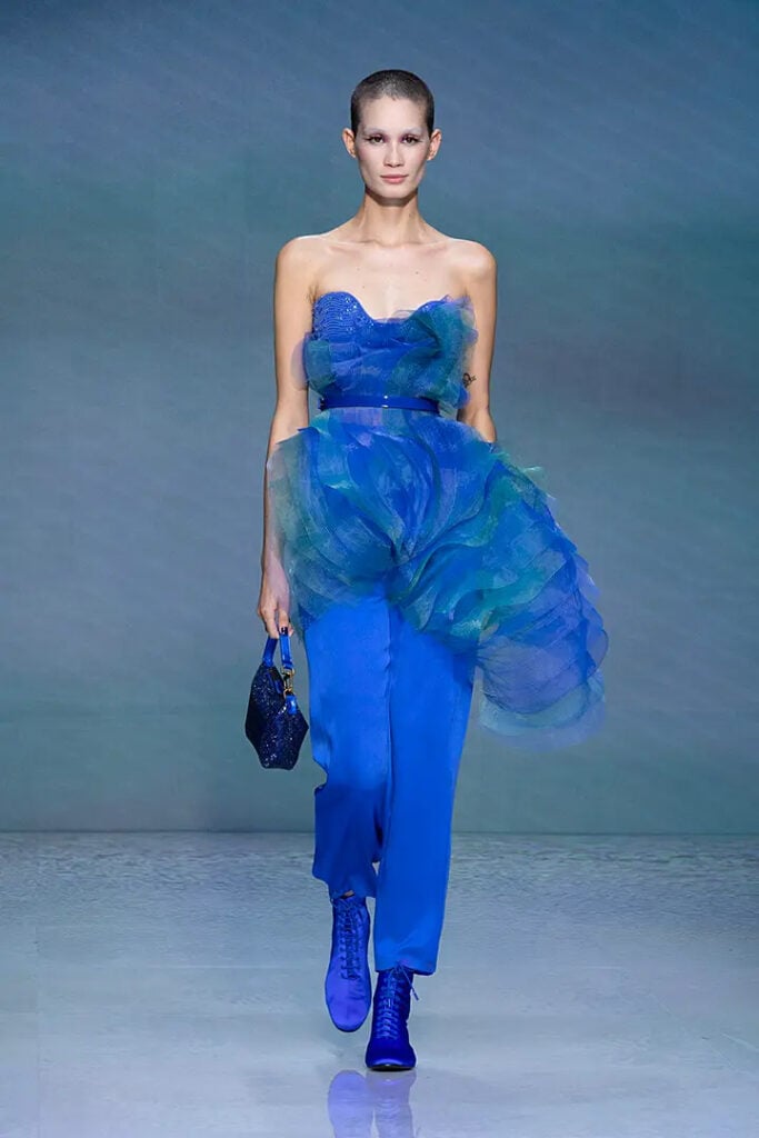 Total look en azul de Giorgio Armani