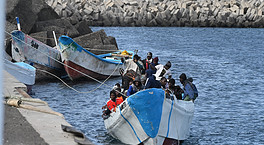 Interceptan dos nuevas embarcaciones con 113 inmigrantes en aguas canarias