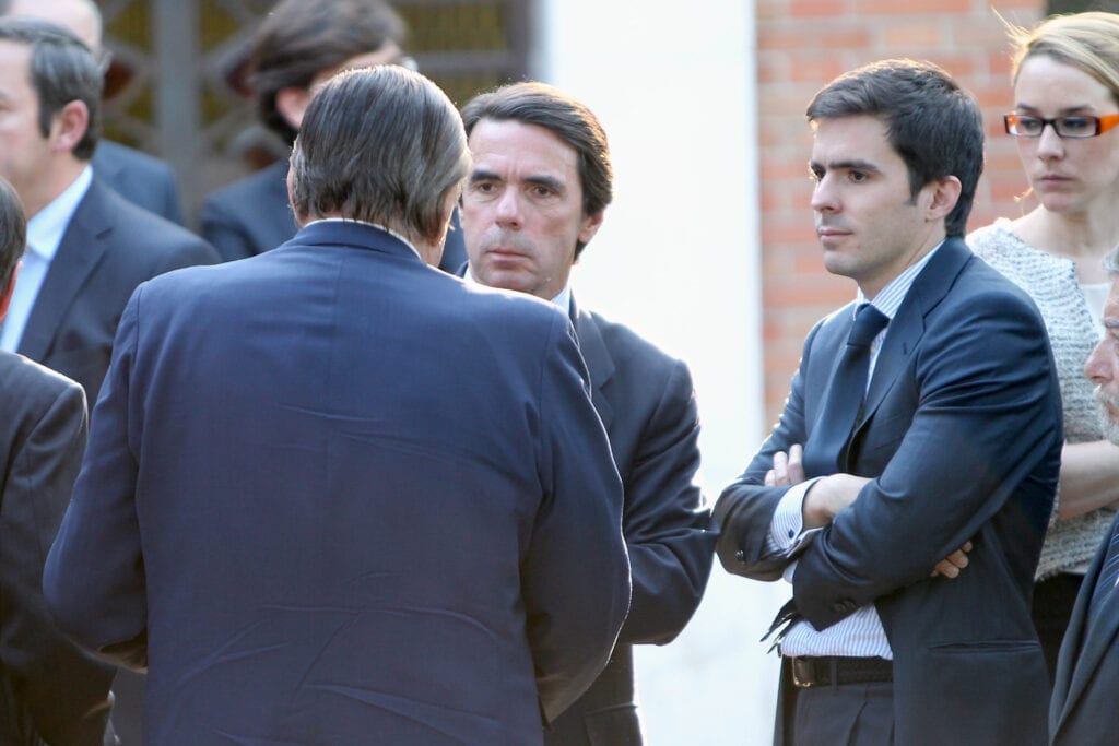José María Aznar y su hijo en 2012.