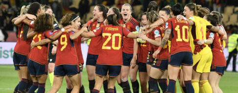 España gana en penaltis a Colombia y se mete en semifinales de fútbol femenino