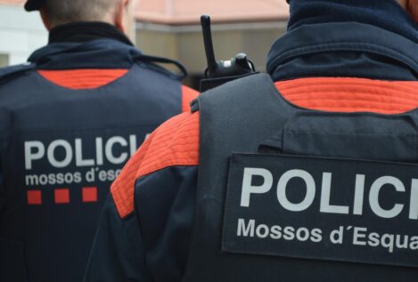 Cataluña suspende a un mosso por colaborar en la seguridad de Vox en su tiempo libre