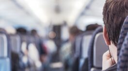 ¿Por qué duelen los oídos en el avión? Consejos eficaces para evitar esta molestia