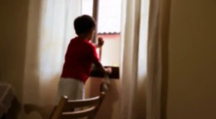 Solo en casa: desde qué edad es legal (y conveniente) que los menores estén sin adultos