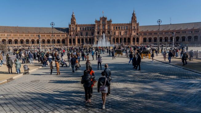 El Ayuntamiento de Sevilla plantea al Gobierno cerrar la Plaza de España y cobrar una entrada