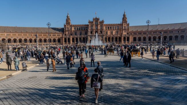 Encuesta | ¿Le parece bien que Sevilla cobre a los turistas por entrar en la plaza de España?